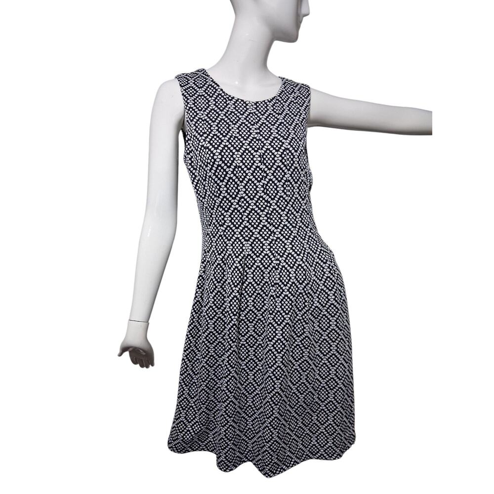 Women's size Medium Geometric Casual Pleated Church Normcore Sleeveless Dress - Picture 2 of 11